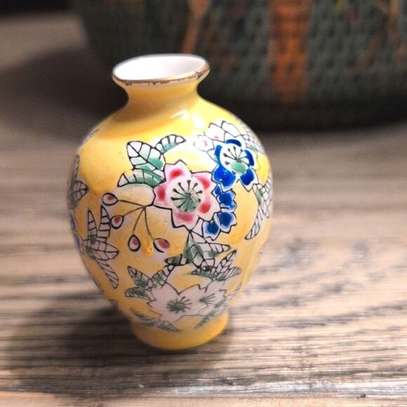 Japanese Yellow Floral Mini Bud Vase Cottagecore Grand Millenial Collector - Picture 2 of 8